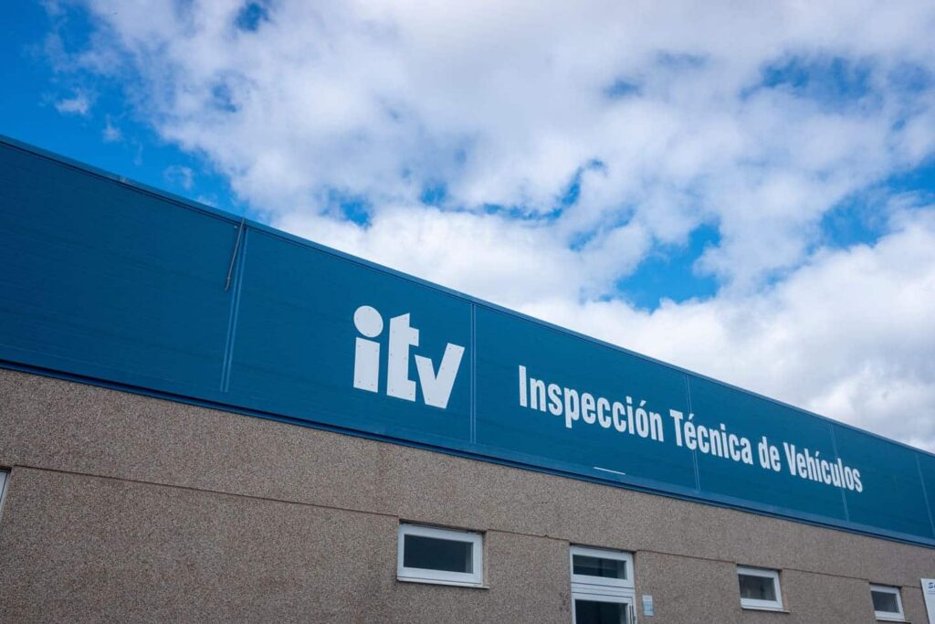 Taller de motos especializado en mantenimiento, reparación y flotas de reparto en Almendralejo. Servicio profesional y recogida gratuita.